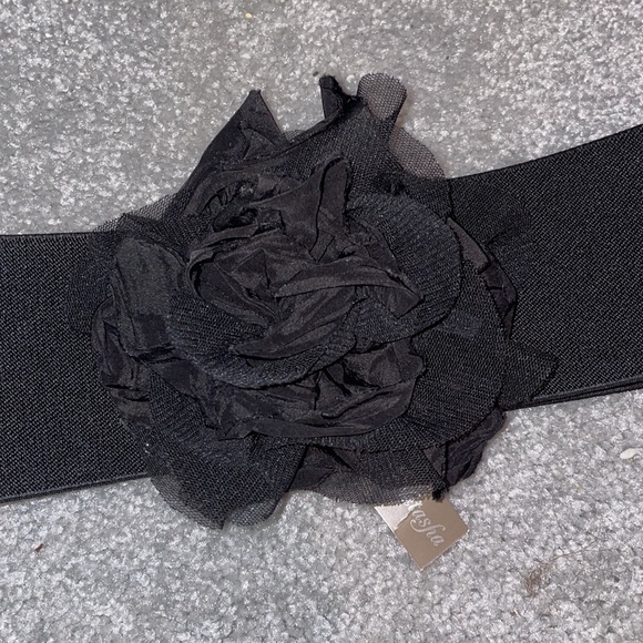 Y2K NWT Stretch Buckle Flower Black Belt - Picture 2 of 4